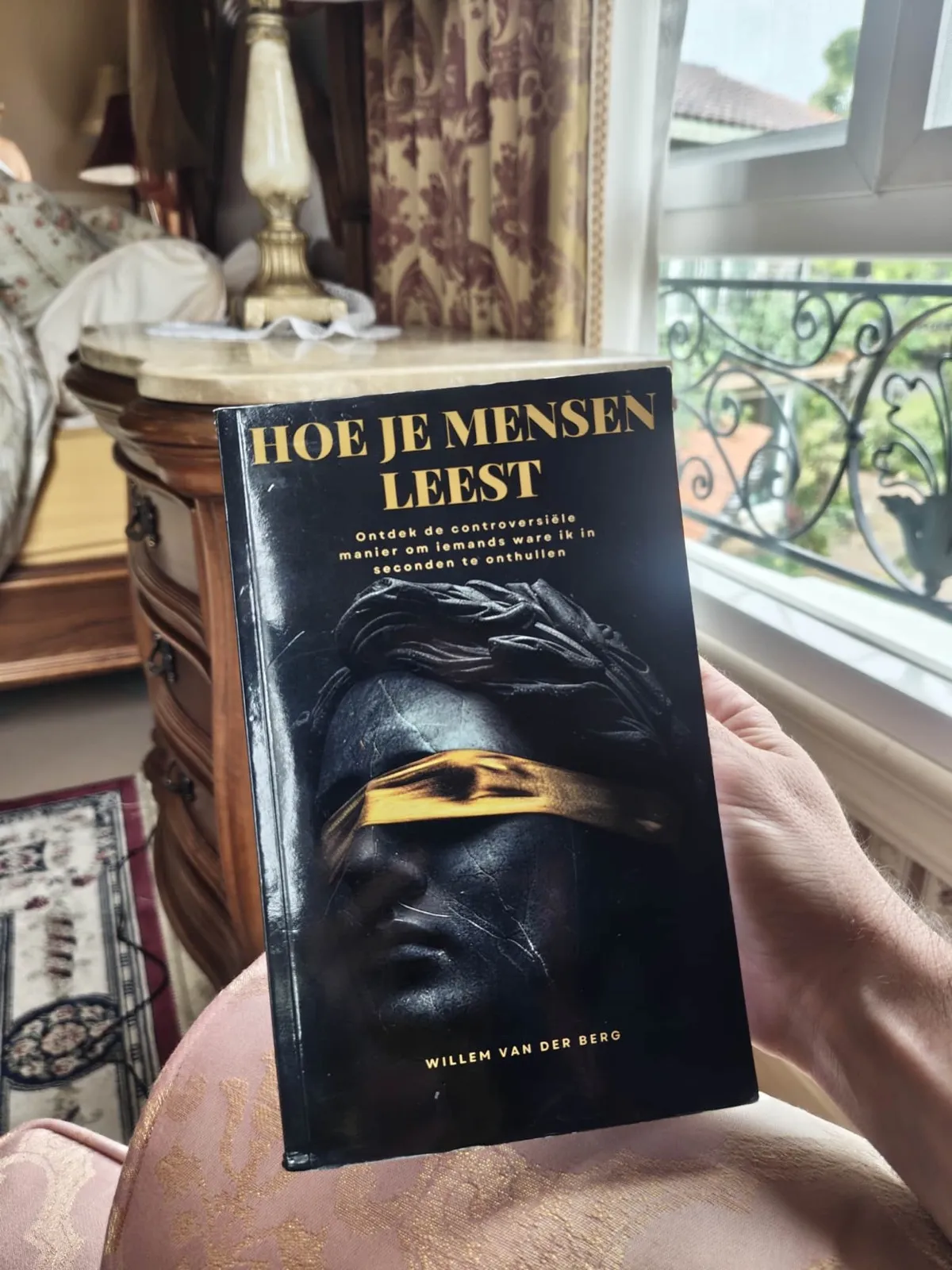 Lezer met het boek
