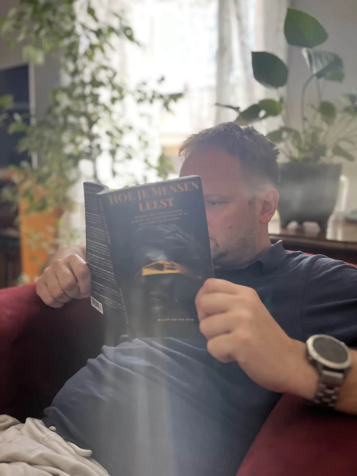 Lezer met het boek