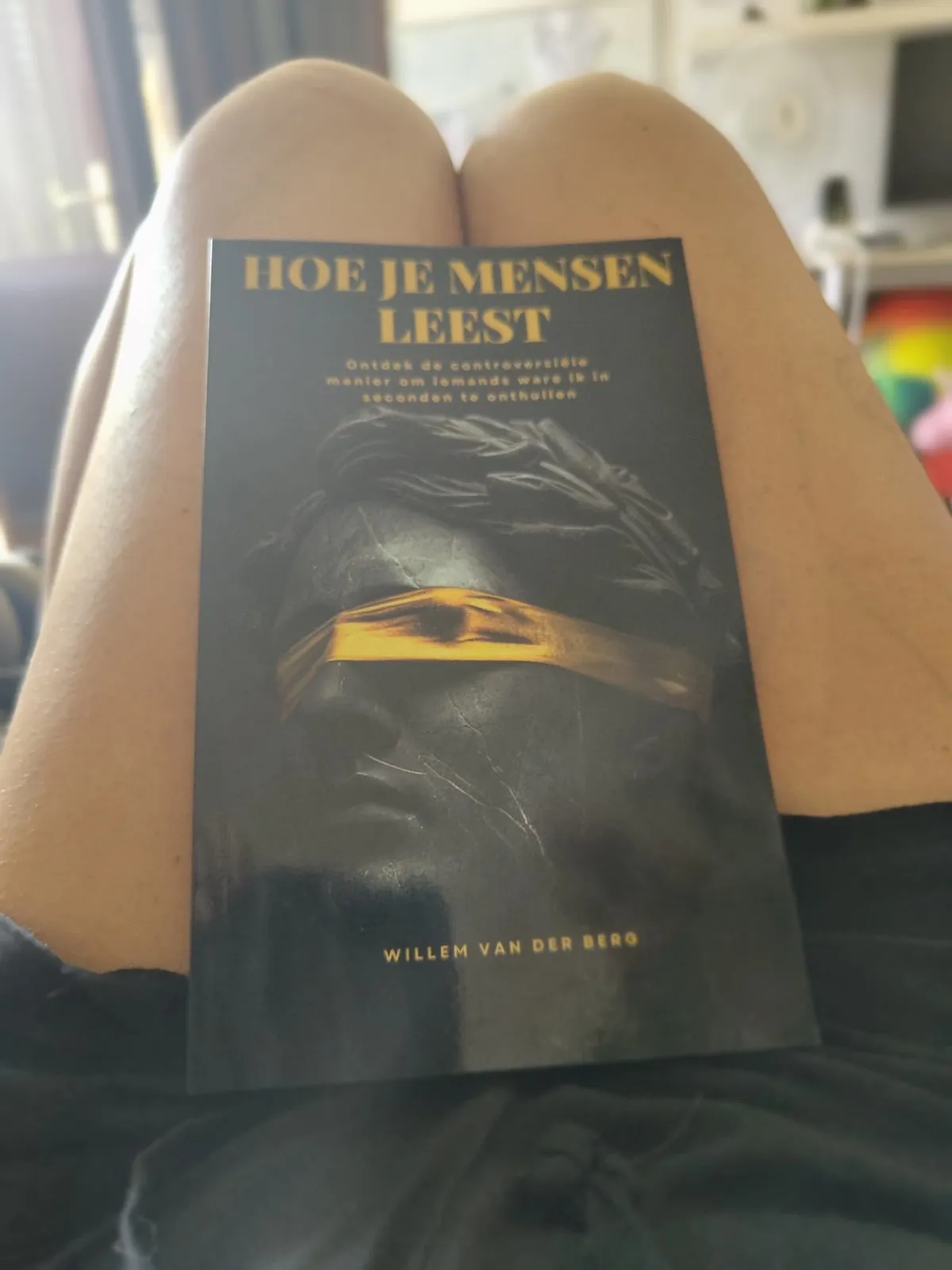 Lezer met het boek