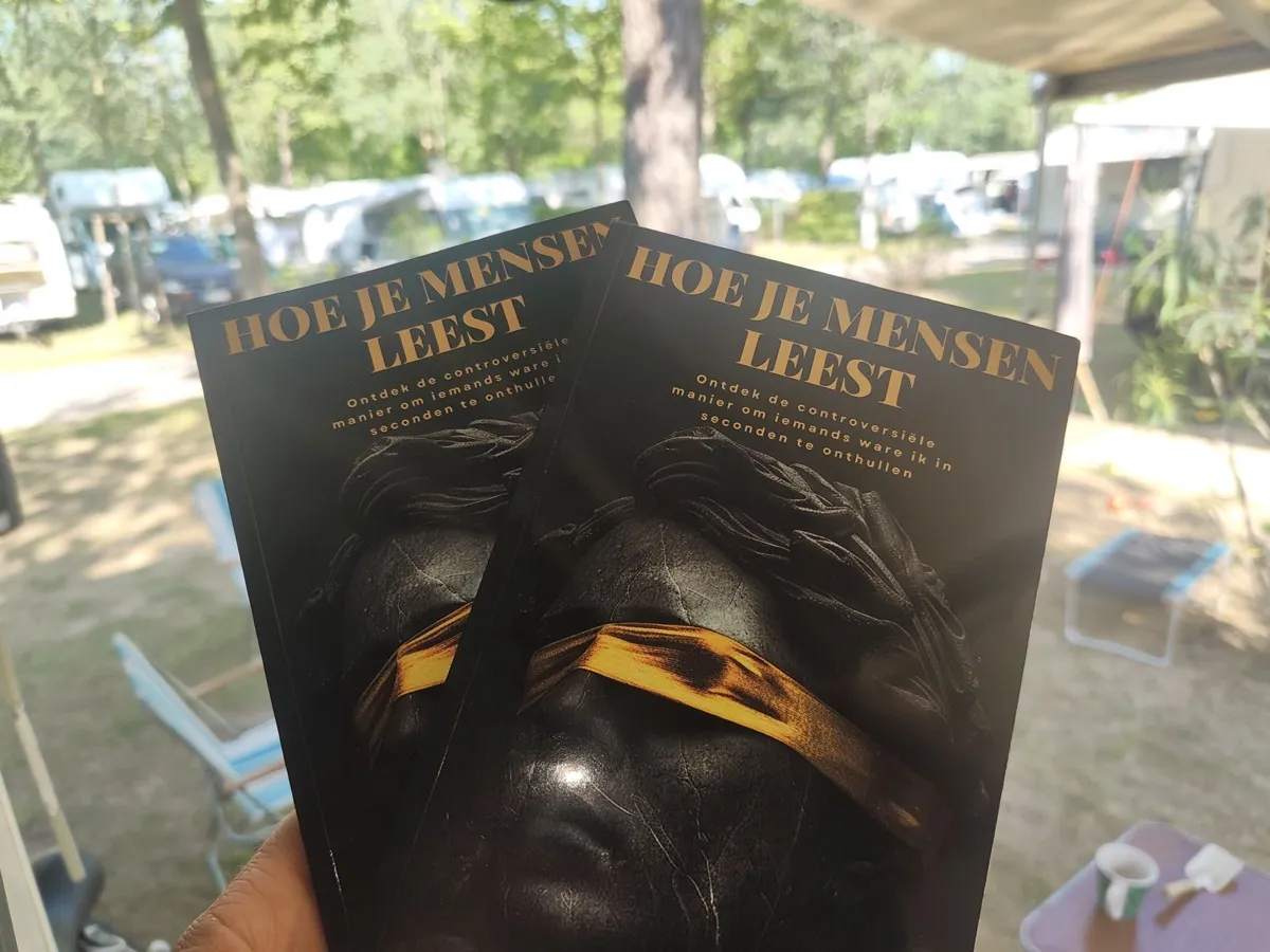 Lezer met het boek